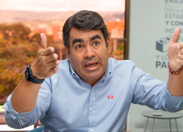 “Medellín necesita más que un mesías que diga que viene a salvarla”: César Hernández